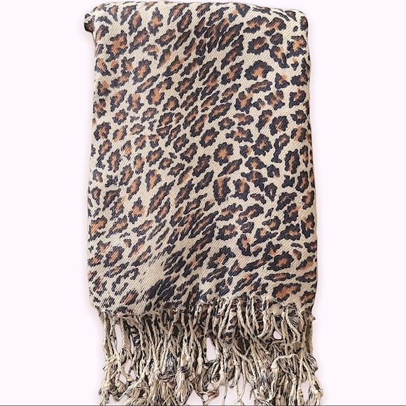 Leopard print fringe wrap scarf multi wear Shaw, small leopard print super soft - Picture 4 of 4